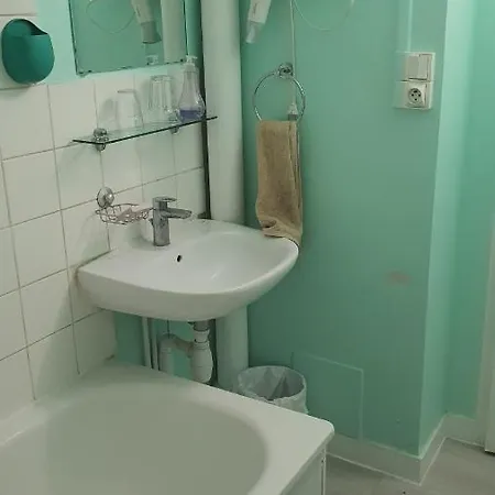Double Bedroom With Shared Kitchen & Bathroom, Paris דירה