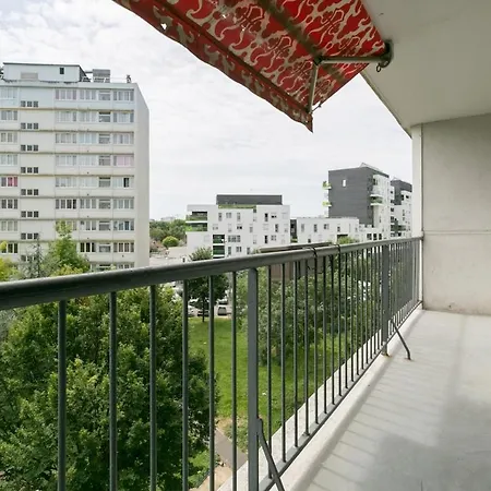 Double Bedroom With Shared Kitchen & Bathroom, Paris Apartment